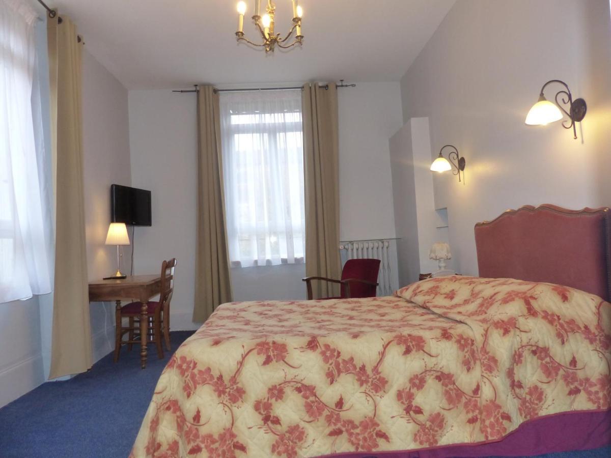 Hotel Des Thermes Bourbon-lʼArchambault Esterno foto
