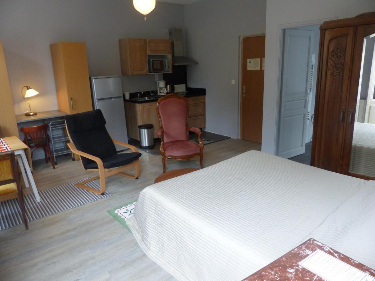 Hotel Des Thermes Bourbon-lʼArchambault Esterno foto