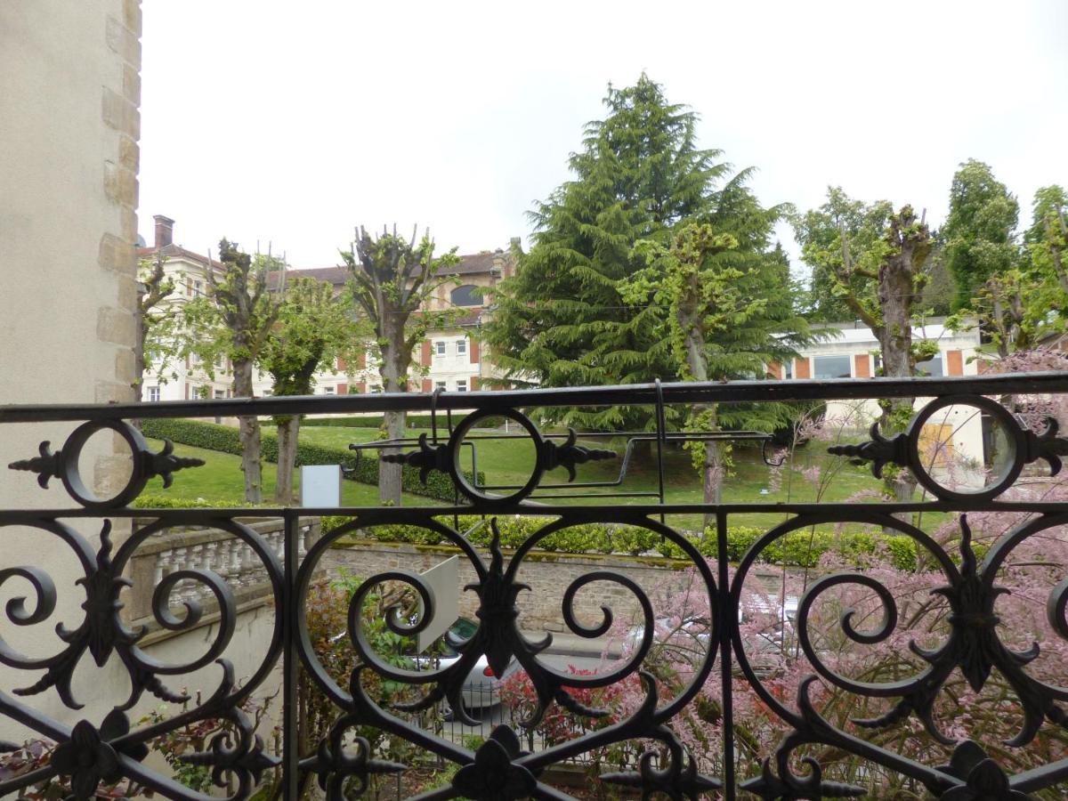 Hotel Des Thermes Bourbon-lʼArchambault Esterno foto