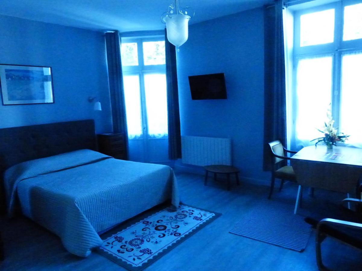 Hotel Des Thermes Bourbon-lʼArchambault Esterno foto