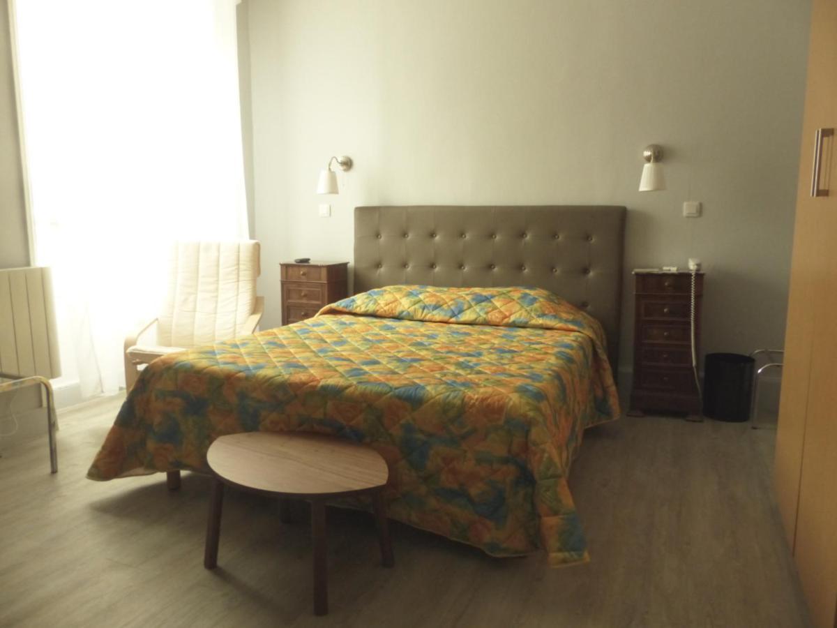 Hotel Des Thermes Bourbon-lʼArchambault Esterno foto