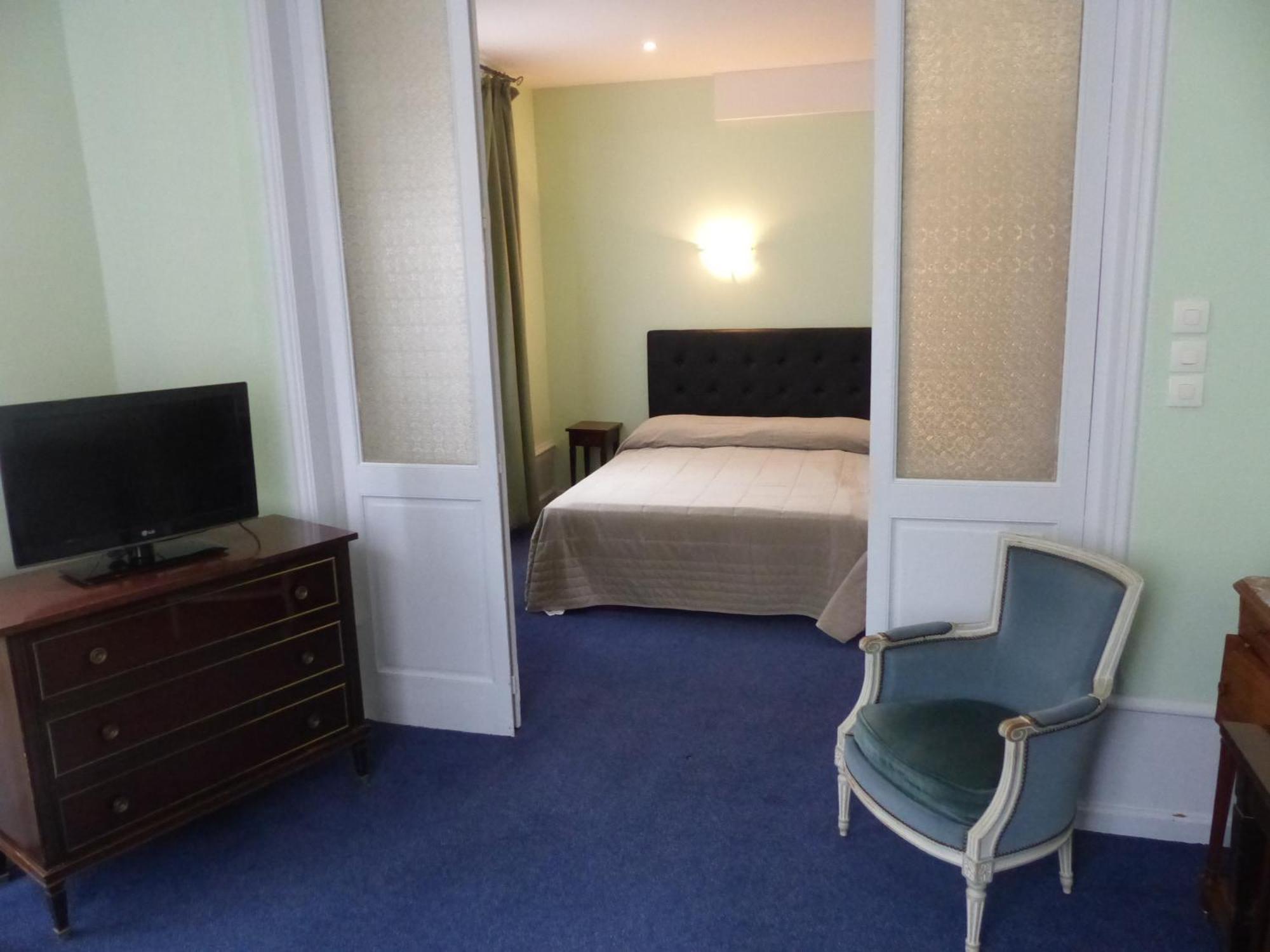 Hotel Des Thermes Bourbon-lʼArchambault Esterno foto