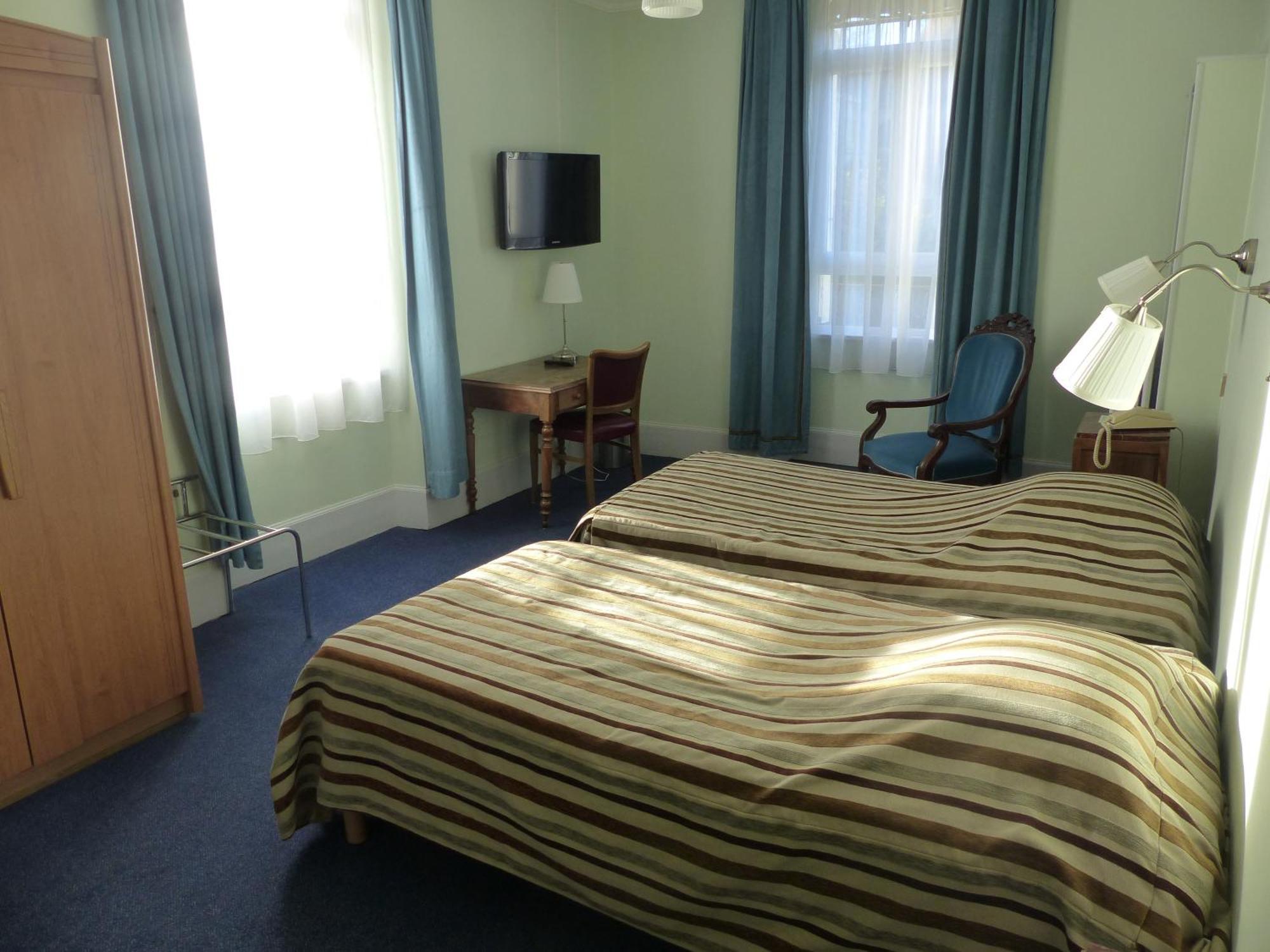 Hotel Des Thermes Bourbon-lʼArchambault Esterno foto